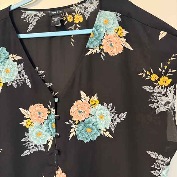 Torrid Sleeveless Black Floral Print Button Front Blouse Sz  2XL - Picture 2 of 7
